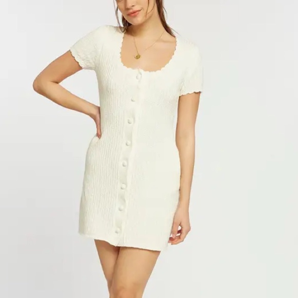 Weekend Los Angeles Short Sleeve Button
Tawny Dress